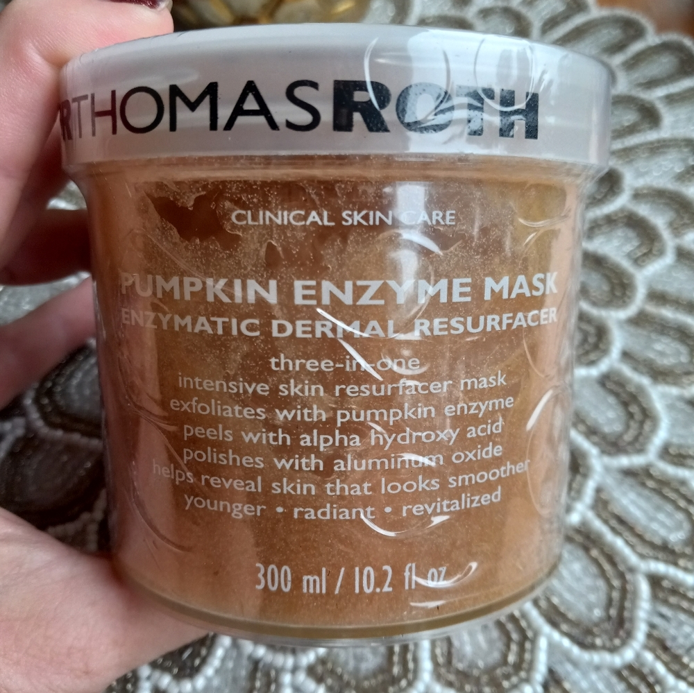 NEW PETER THOMAS ROTH Pumpkin Enzyme Mask